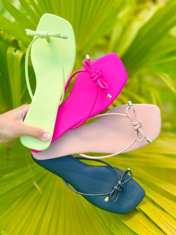 Chinelo Rasteira Laço
