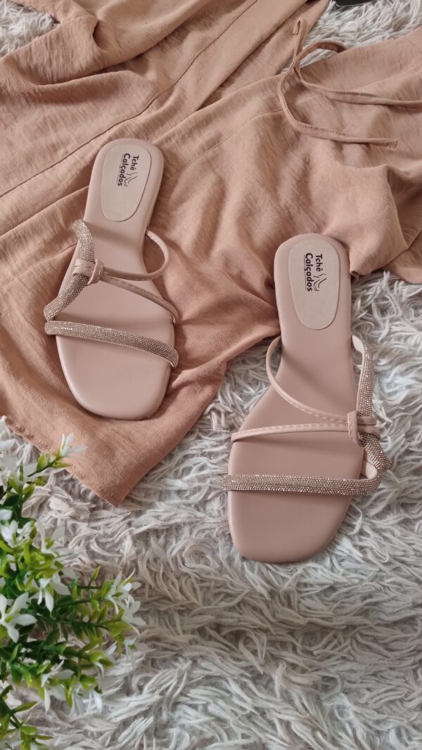 Rasteira Transpassada Nude com Strass